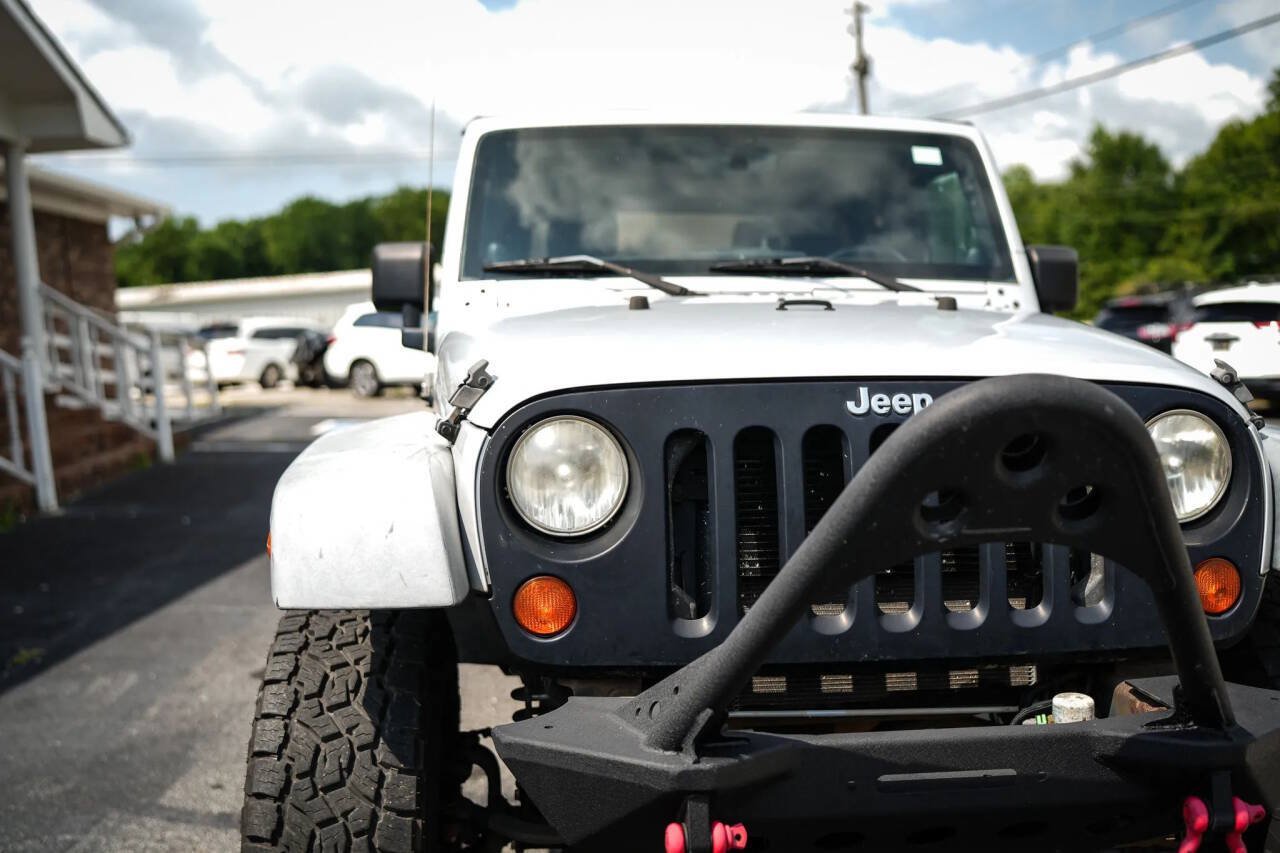 Used 2012 Jeep Wrangler Unlimited Rubicon w/ Dual Top Group AWD/4WD image 9