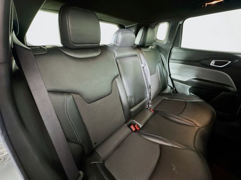 Used 2024 Jeep Compass Latitude image 24