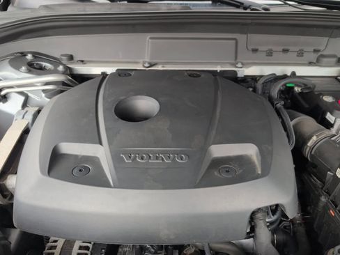 Used 2019 Volvo XC60 T5 Momentum image 8