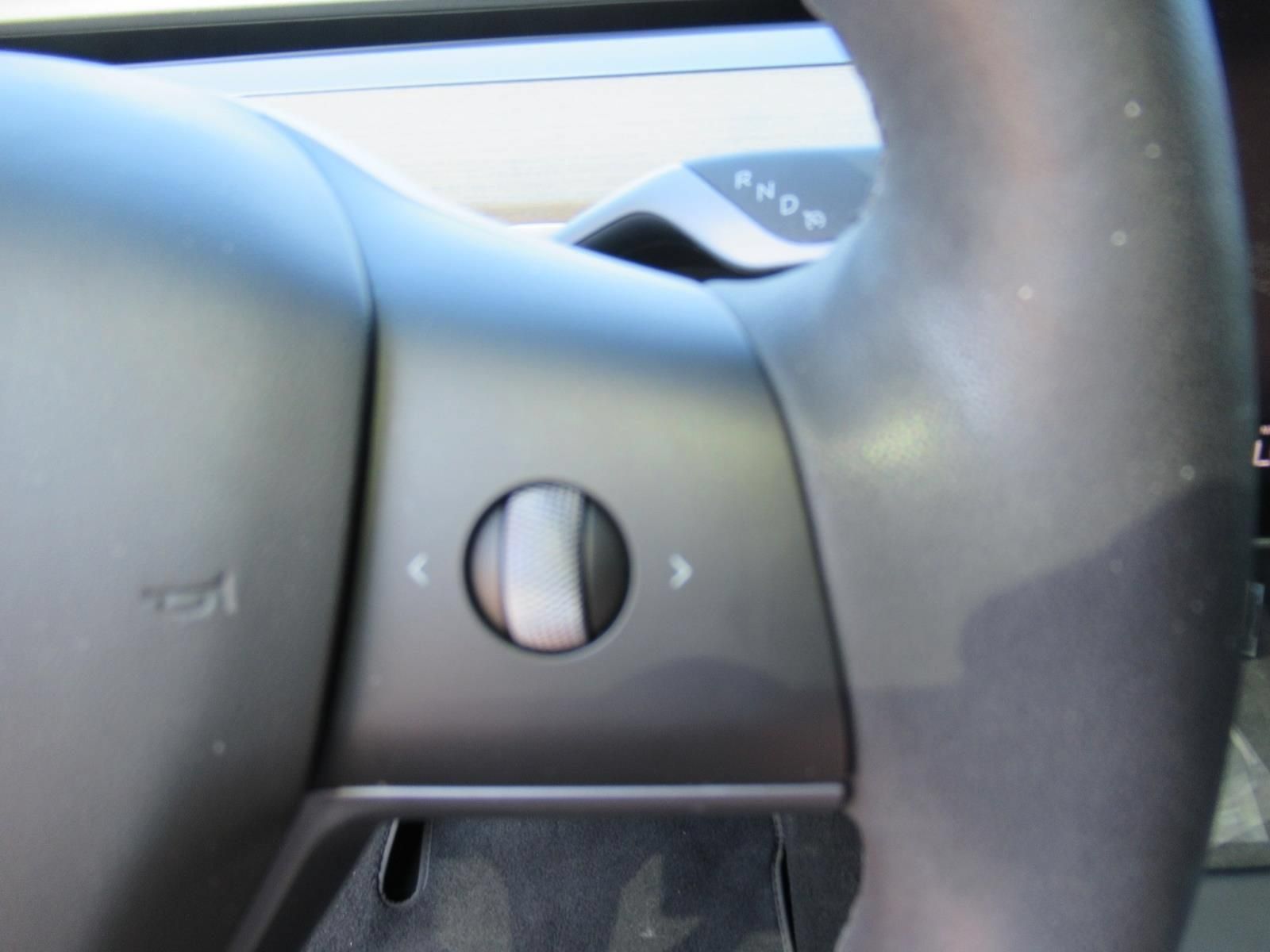 Used 2024 Tesla Model Y Long Range AWD/4WD image 24