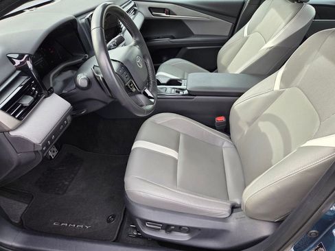 Used 2025 Toyota Camry SE w/ Convenience Package FWD image 13