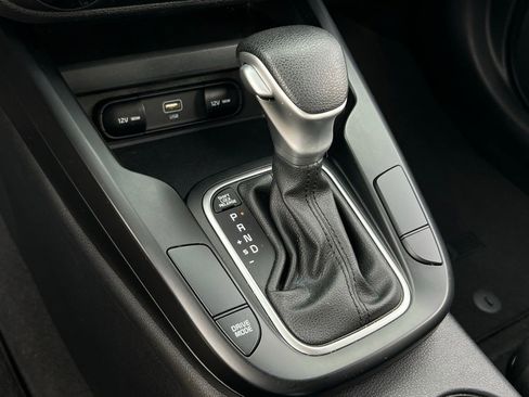 Used 2023 Kia Soul LX w/ LX Technology Package image 16