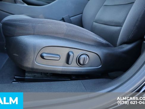 Used 2024 Chevrolet Malibu LT image 11