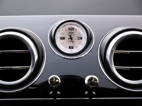 Used 2020 Bentley Bentayga image 21