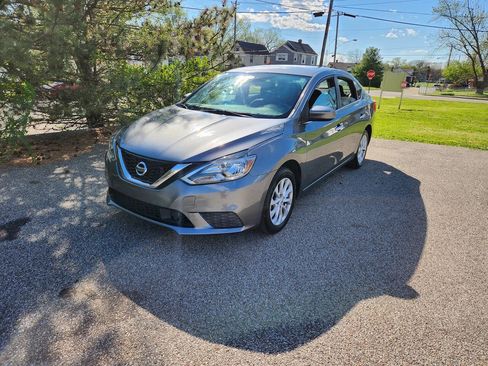 Used 2019 Nissan Sentra SV image 2