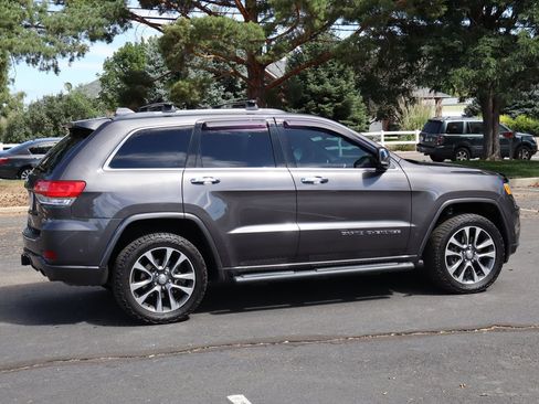 Used 2018 Jeep Grand Cherokee Overland AWD/4WD image 4