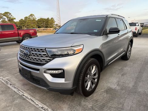 Used 2023 Ford Explorer Limited AWD/4WD image 2