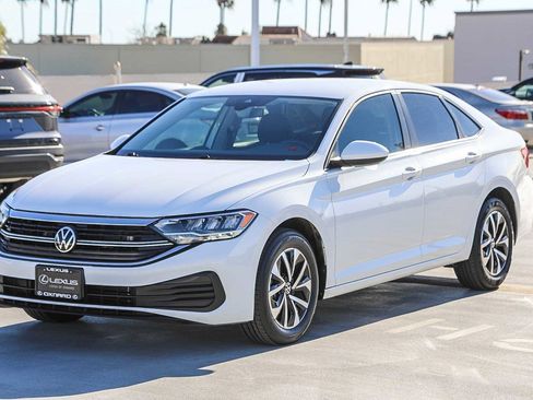 Used 2024 Volkswagen Jetta S image 3