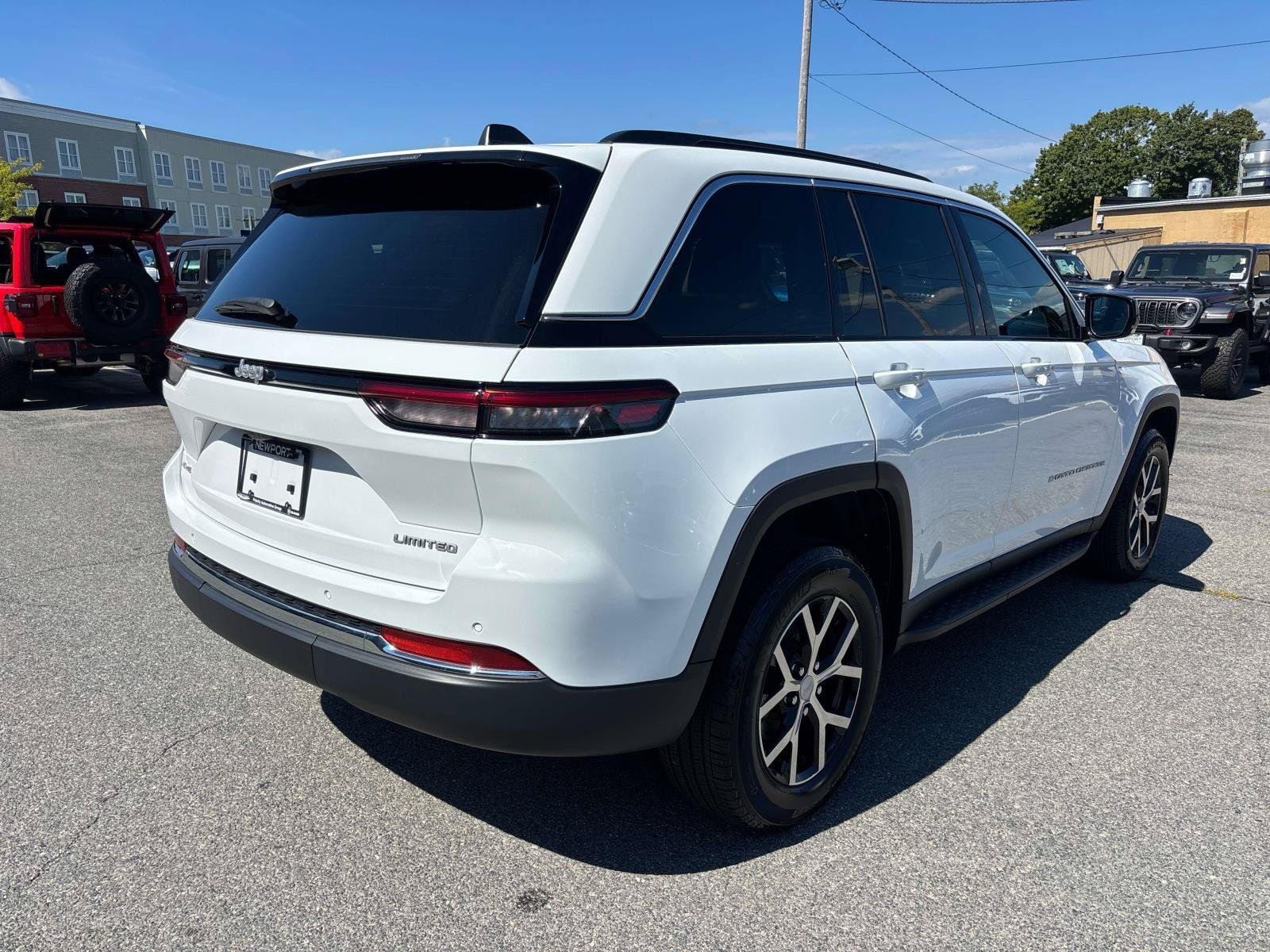 Certified 2024 Jeep Grand Cherokee Limited AWD/4WD image 3