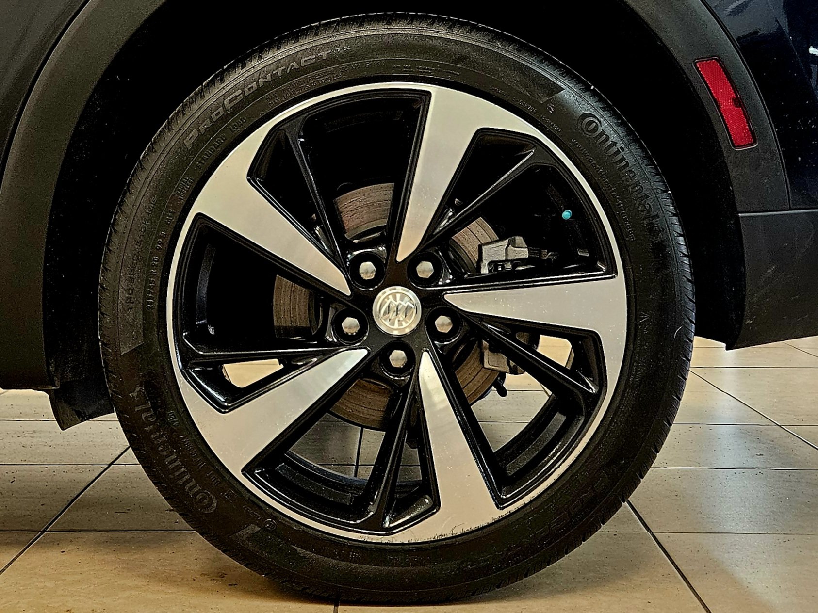 Used 2021 Buick Envision Essence FWD image 33
