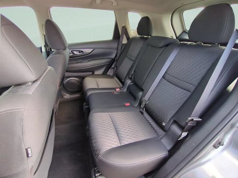 Used 2017 Nissan Rogue SV FWD image 10