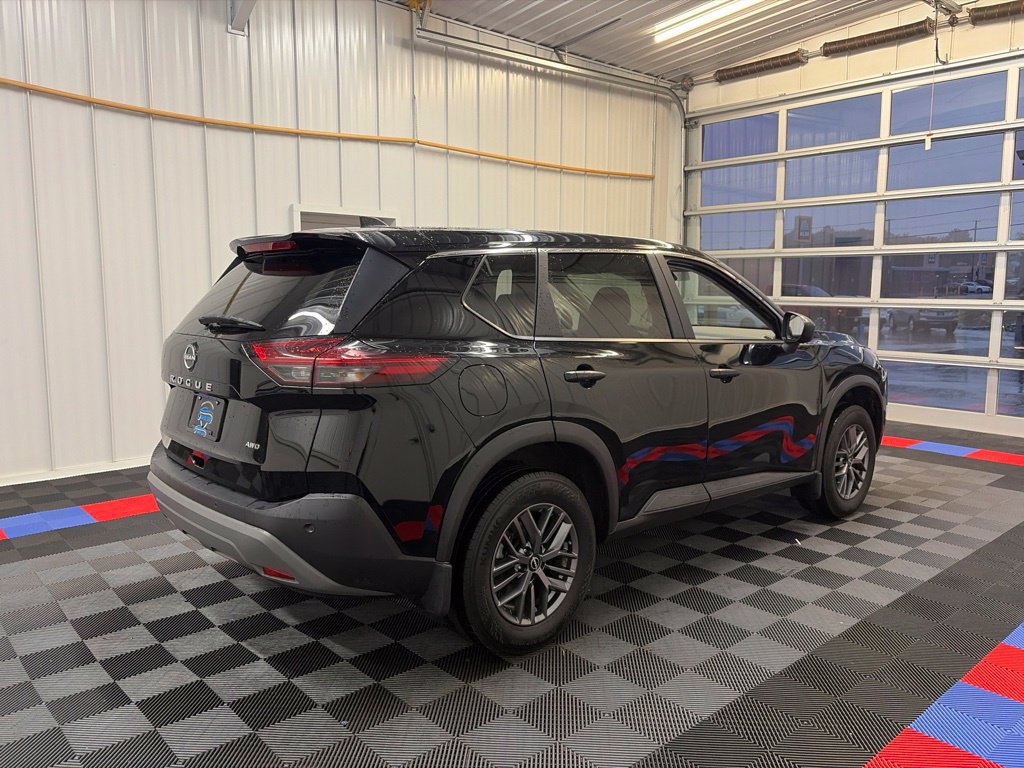 Used 2023 Nissan Rogue S AWD/4WD image 4