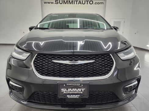 Used 2024 Chrysler Pacifica Touring-L FWD image 21