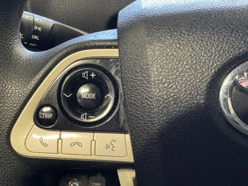 Used 2017 Toyota Prius Two w/ Preferred Accessory Package FWD image 19