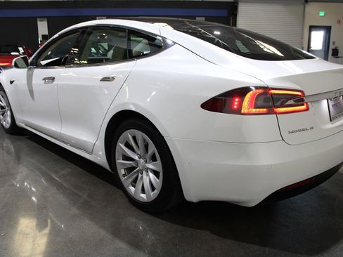 Used 2018 Tesla Model S 75D image 10