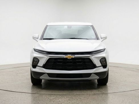 Used 2025 Chevrolet Blazer LT image 2