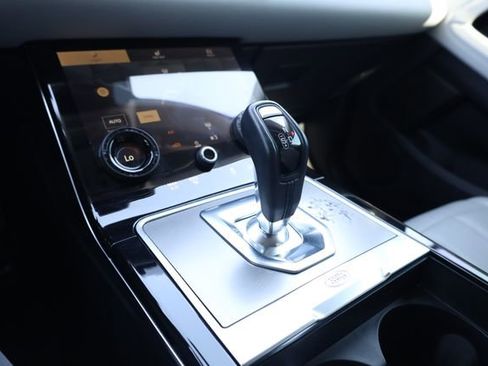Used 2022 Land Rover Range Rover Evoque SE image 19