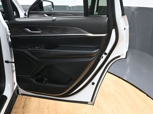 Used 2024 Jeep Grand Cherokee L Limited w/ Luxury Tech Group II image 43