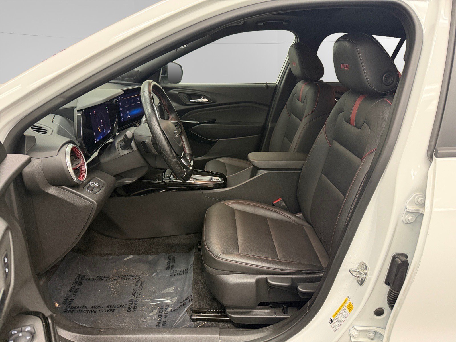 Used 2024 Chevrolet Trax RS w/ Sunroof Package FWD image 9