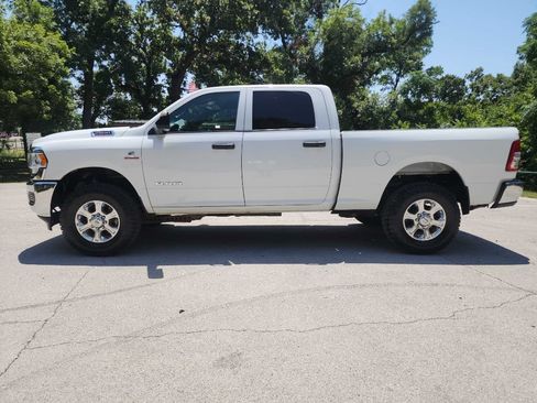 Used 2022 RAM 2500 Tradesman w/ Chrome Appearance Group AWD/4WD image 4