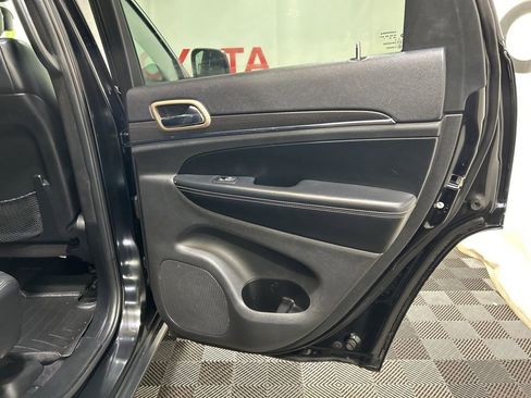 Used 2017 Jeep Grand Cherokee Limited image 14