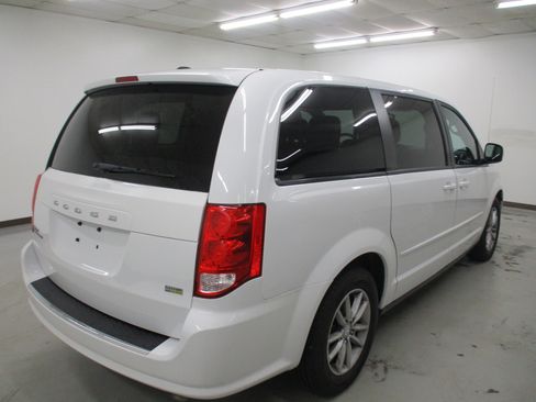 Used 2016 Dodge Grand Caravan SE image 7