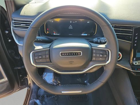 Used 2024 Jeep Wagoneer L Series II w/ Flexible Seating Group image 28