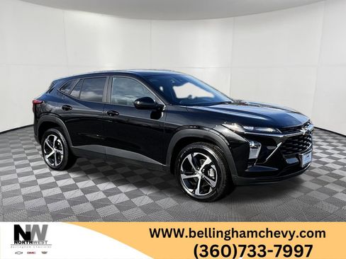 Used 2026 Chevrolet Trax RS w/ Driver Confidence Package image 1