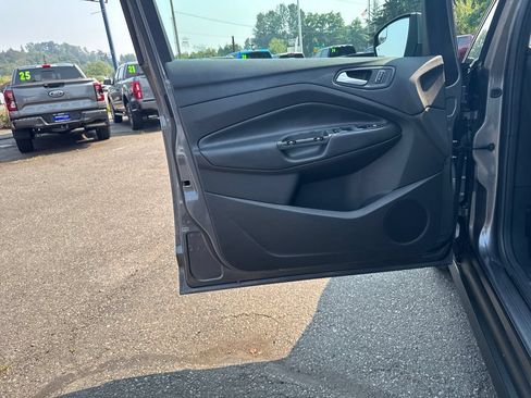 Used 2013 Ford C-MAX SEL FWD image 11