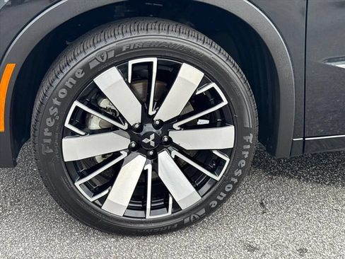 Used 2025 Mitsubishi Outlander AWD image 9
