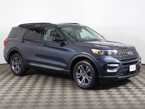 Used 2023 Ford Explorer XLT w/ Equipment Group 202A AWD/4WD image 2