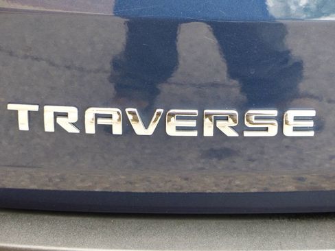 Used 2022 Chevrolet Traverse LT FWD image 15