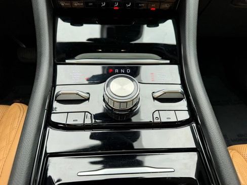 Used 2023 Jeep Grand Cherokee L Summit w/ Luxury Tech Group V AWD/4WD image 18