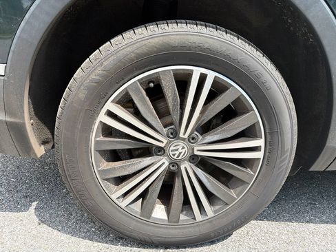 Used 2018 Volkswagen Tiguan SEL AWD/4WD image 12