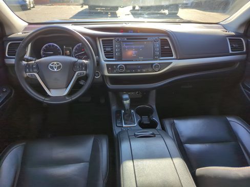 Used 2019 Toyota Highlander FWD V6 image 21