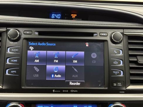 Used 2019 Toyota Highlander XLE FWD image 17
