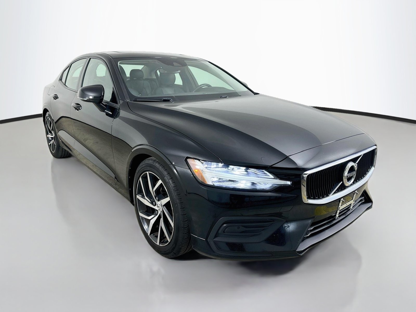 Used 2019 Volvo S60 T6 Momentum w/ Multimedia Package AWD/4WD image 3