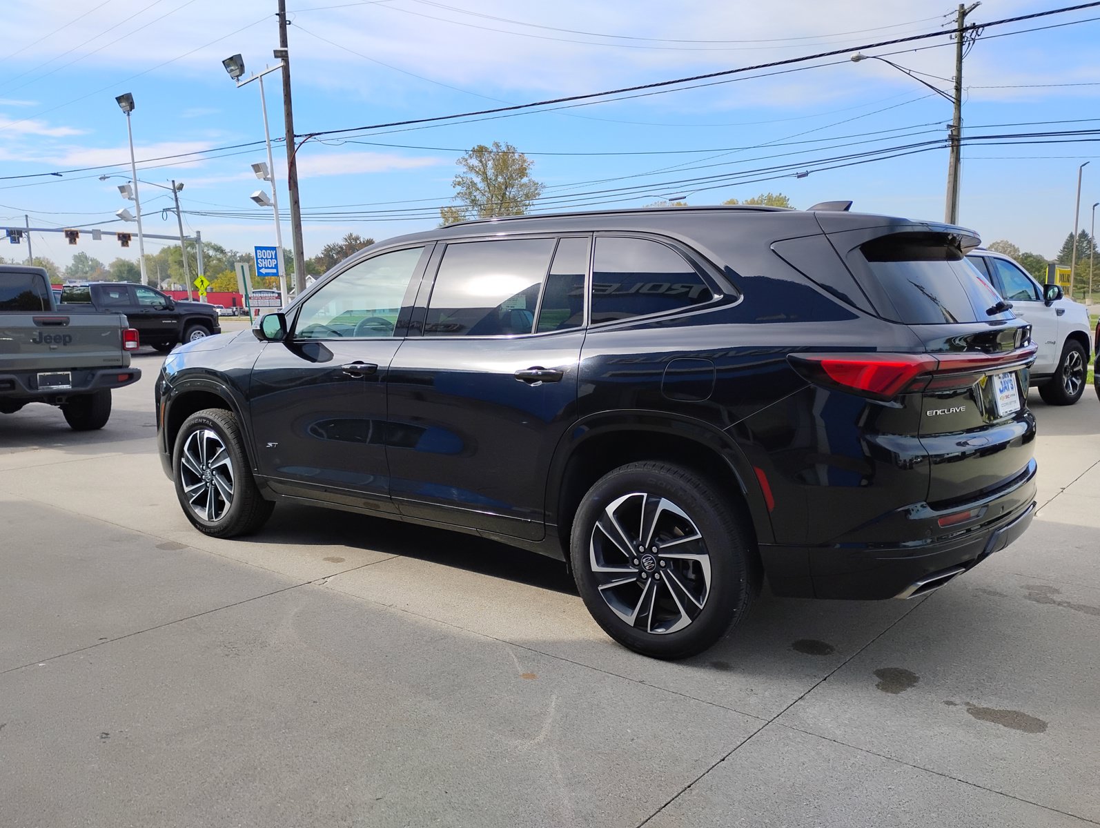 Used 2025 Buick Enclave Sport Touring FWD image 11