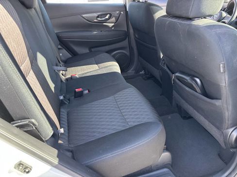 Used 2018 Nissan Rogue S image 2