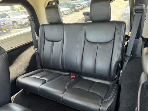 Used 2015 Jeep Wrangler Rubicon w/ Dual Top Group AWD/4WD image 10