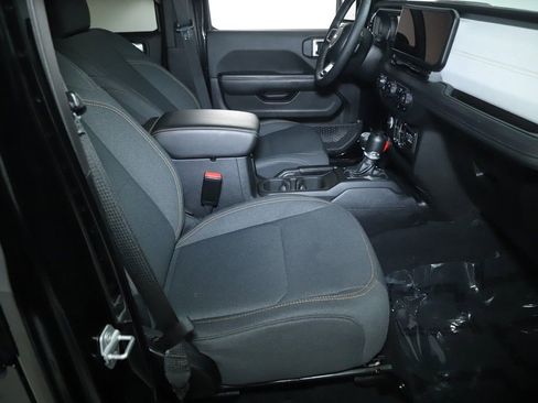 Used 2025 Jeep Wrangler Unlimited Sahara AWD/4WD image 33