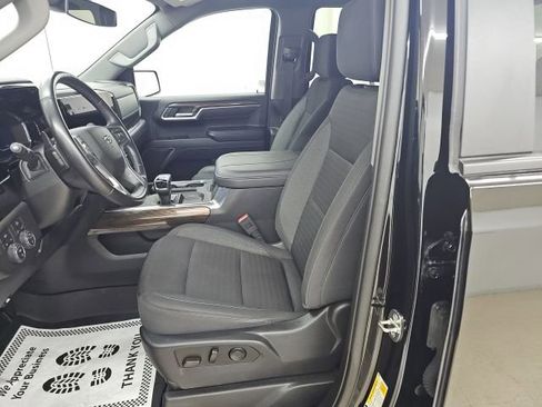 Used 2023 Chevrolet Silverado 1500 RST w/ Redline Edition AWD/4WD image 2