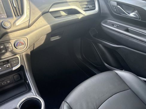 Used 2022 GMC Terrain SLT w/ Tech Package image 16