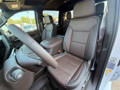 New 2025 GMC Sierra 2500 Denali w/ Denali Reserve Package image 15