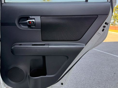 Used 2009 Scion xB FWD image 17