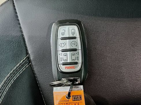 Used 2024 Chrysler Pacifica Touring-L FWD image 30