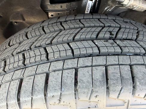 New 2025 Jeep Grand Cherokee Laredo image 28