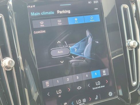 Used 2023 Volvo XC40 Recharge Ultimate w/ Protection Package Premier image 13