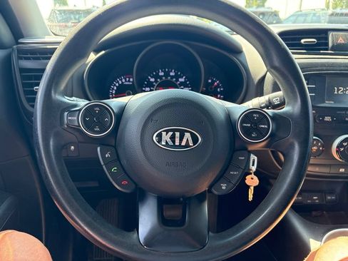 Used 2016 Kia Soul w/ Convenience Package FWD image 2