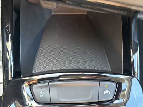 Used 2025 Chevrolet Trax LT w/ Driver Confidence Package image 21